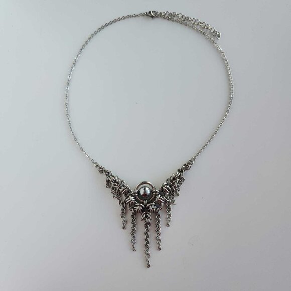 Gothic silver V shaped chandelier necklace - Picture 5 of 9